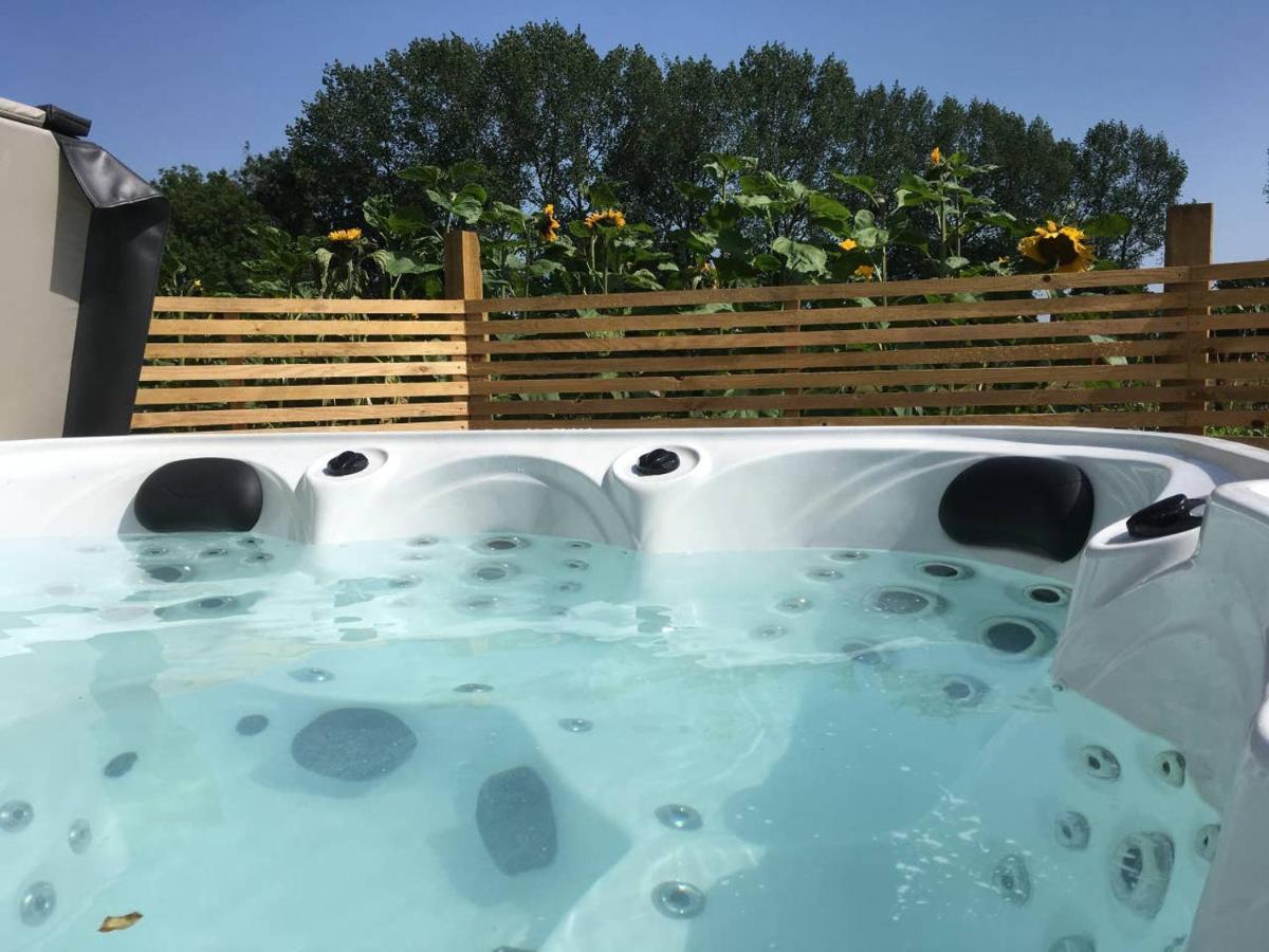 Willa Moors Wood Relaxing ,Tranquil Retreat With Hot Tub Chippenham  Zewnętrze zdjęcie