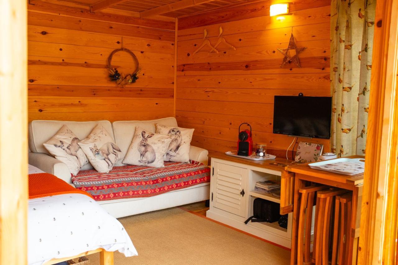 Willa Moors Wood Relaxing ,Tranquil Retreat With Hot Tub Chippenham  Zewnętrze zdjęcie