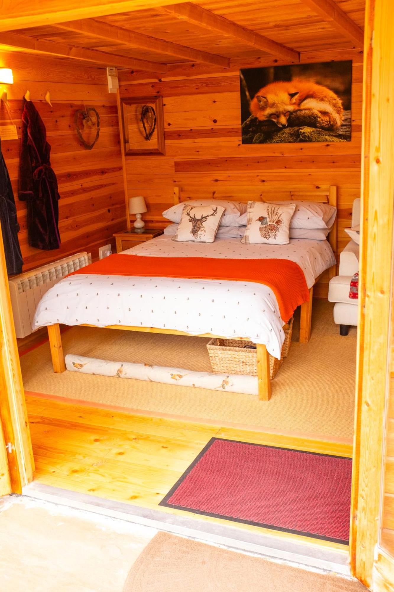 Willa Moors Wood Relaxing ,Tranquil Retreat With Hot Tub Chippenham  Zewnętrze zdjęcie