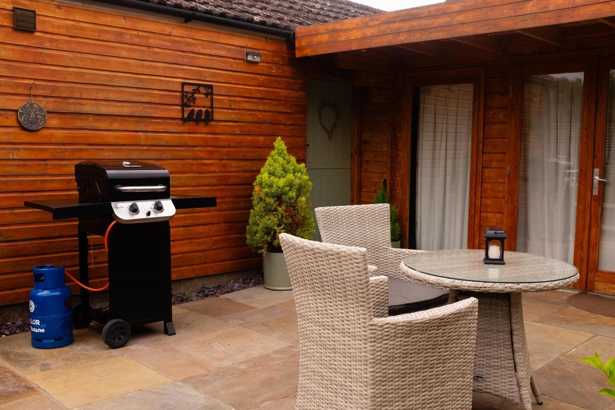 Willa Moors Wood Relaxing ,Tranquil Retreat With Hot Tub Chippenham  Zewnętrze zdjęcie