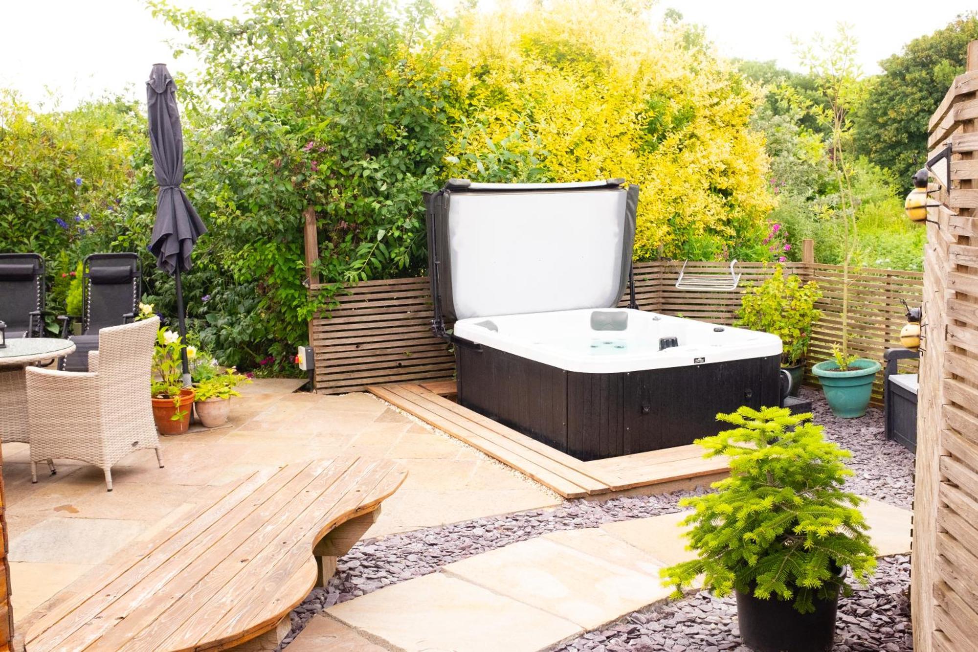 Willa Moors Wood Relaxing ,Tranquil Retreat With Hot Tub Chippenham  Zewnętrze zdjęcie
