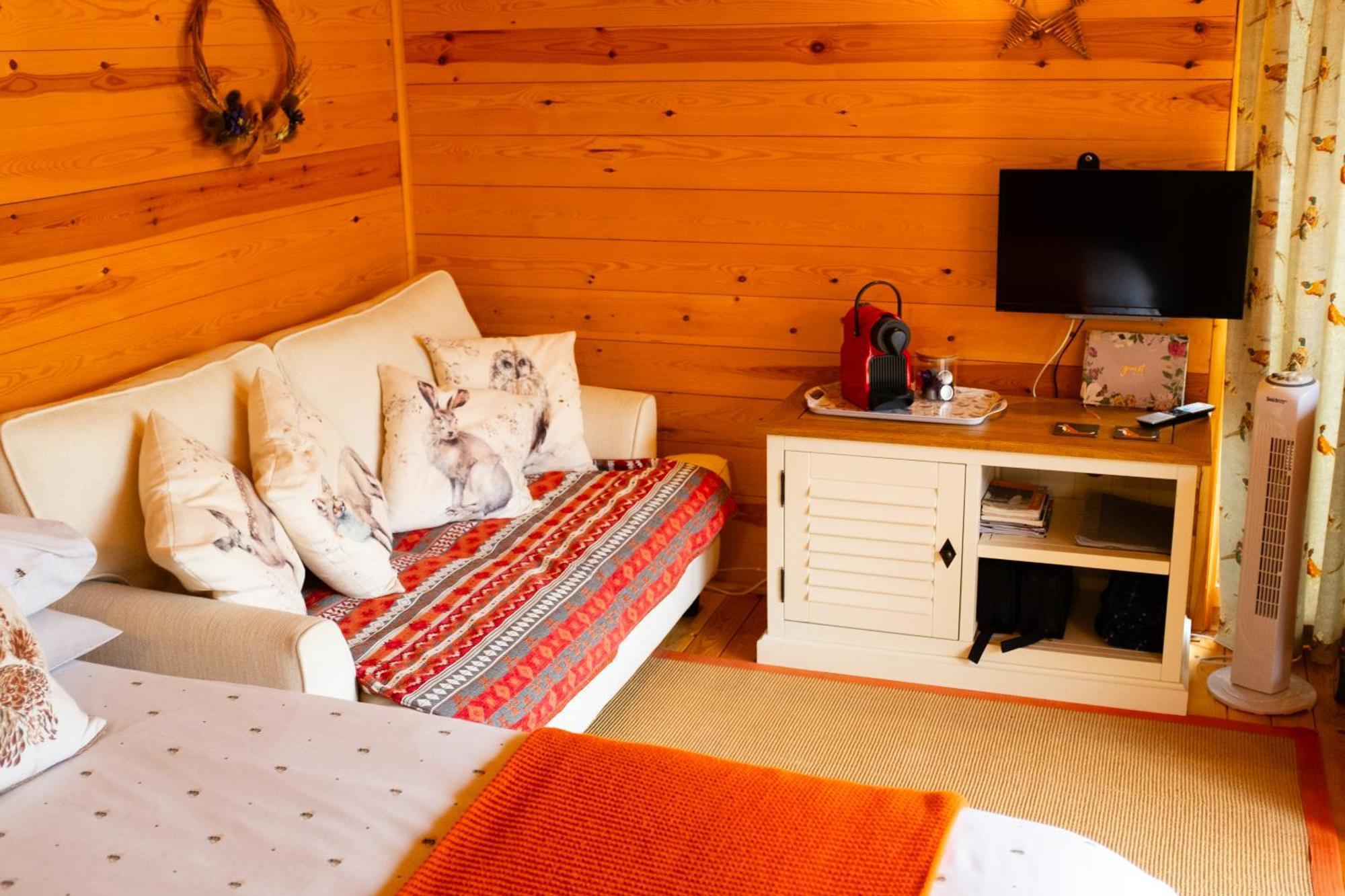 Willa Moors Wood Relaxing ,Tranquil Retreat With Hot Tub Chippenham  Zewnętrze zdjęcie