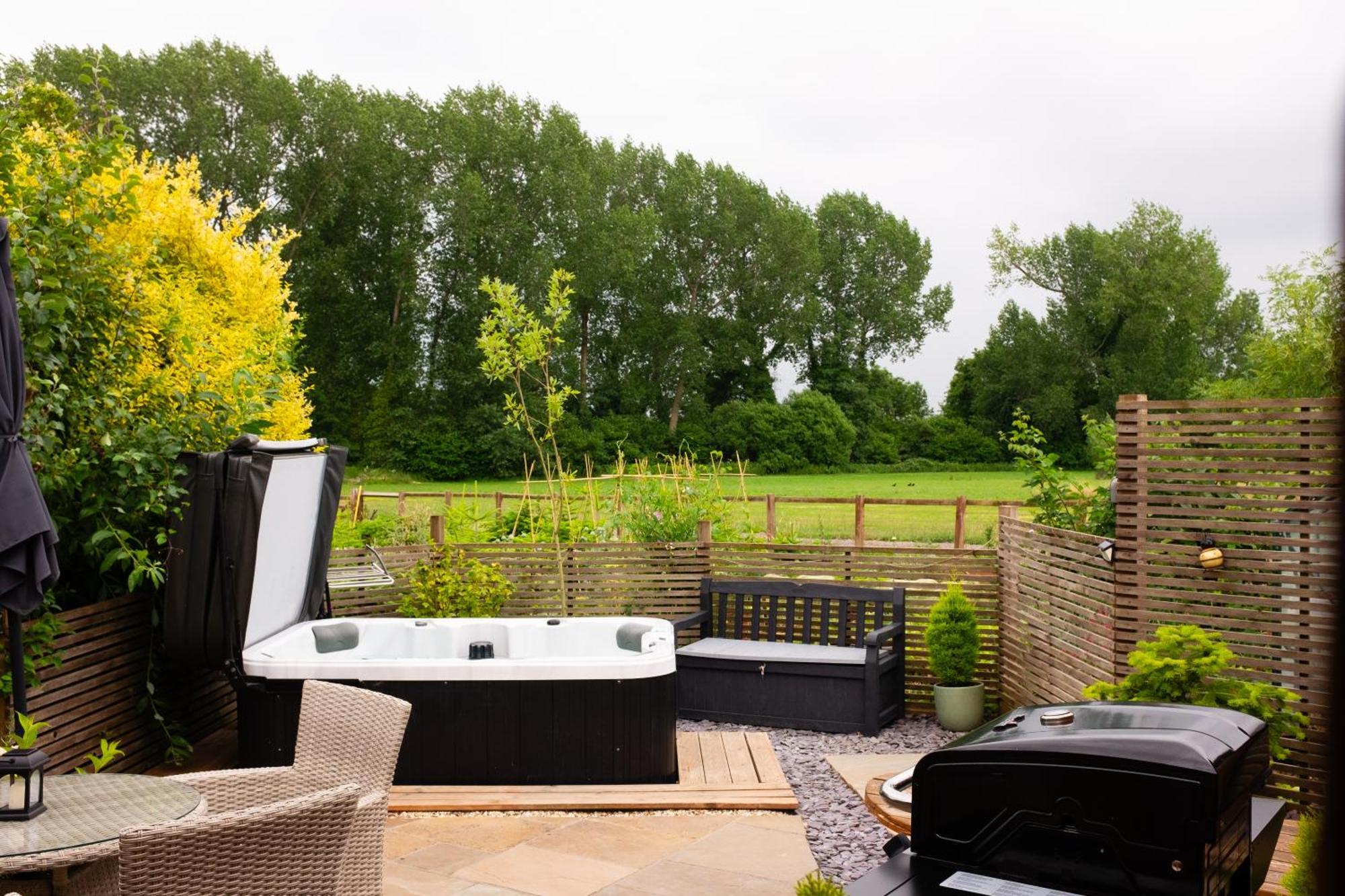 Willa Moors Wood Relaxing ,Tranquil Retreat With Hot Tub Chippenham  Zewnętrze zdjęcie